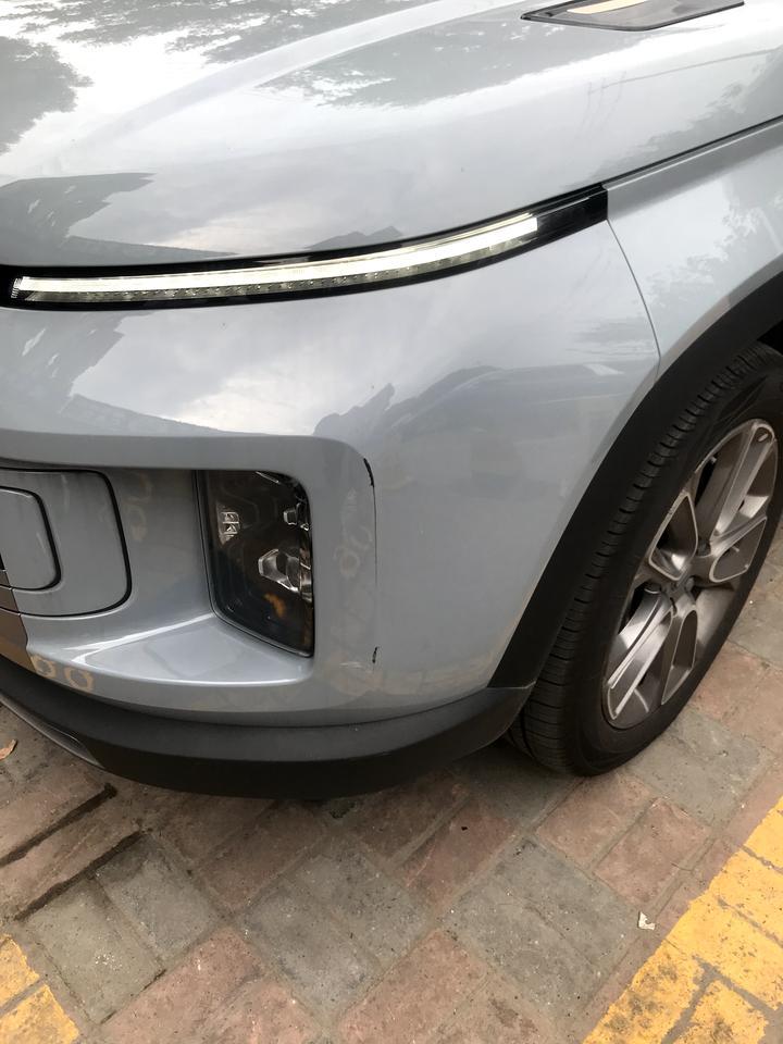 吉利icon 早上发现车被刮了一下，也不知道补漆要多少钱，大家有补过漆吗？