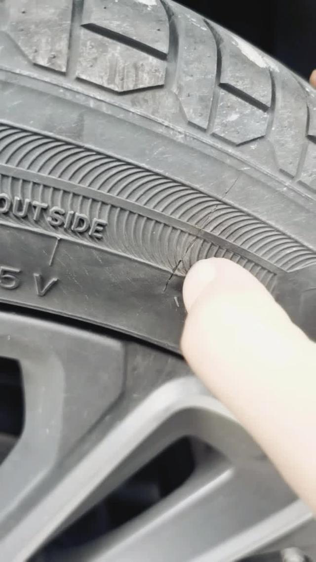 吉利icon 不知道咋弄的，有必要换新轮胎或者去修补？