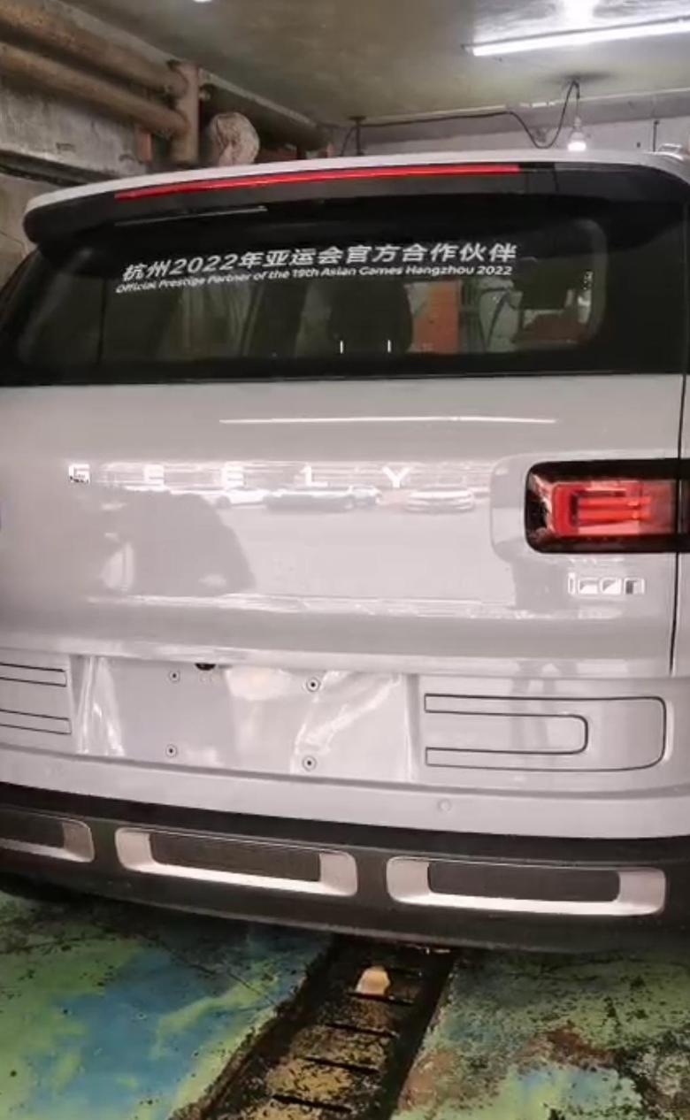 吉利icon 做个液体玻璃这个月25号提的车因为4000加装没现车所以直接顶配版裸车价格是12.38…香