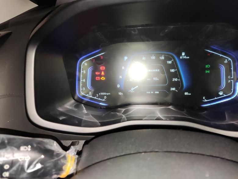 现代ix35 把车启动没开，中屏显示蓄电池在放电，这是怎么回事啊