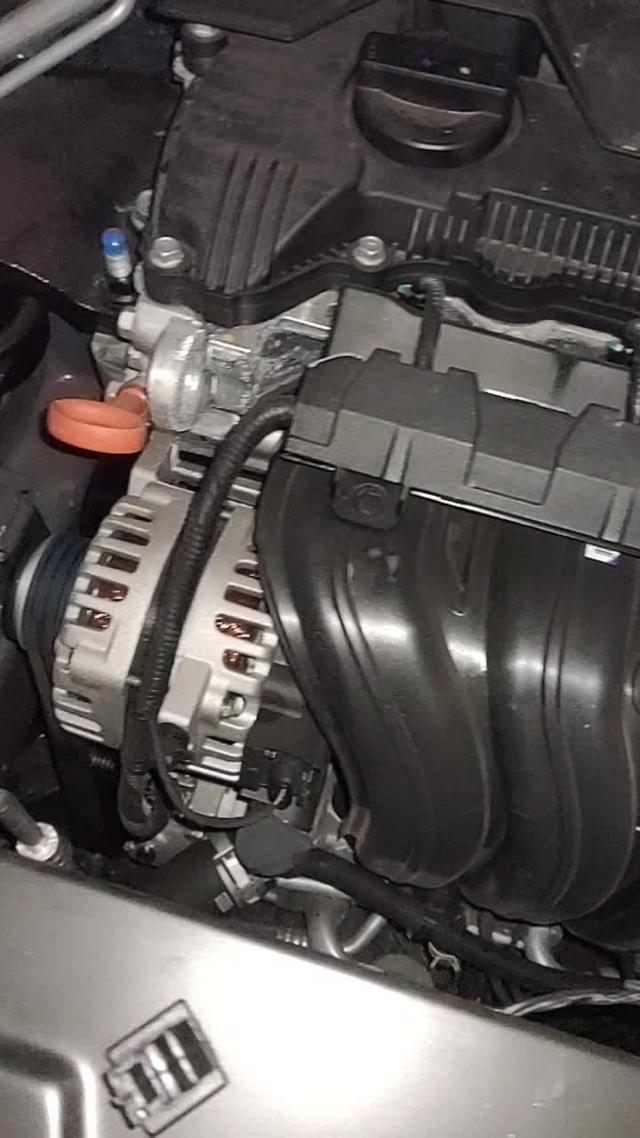 现代ix35 新车没过磨合期发动机这声音正常吗？