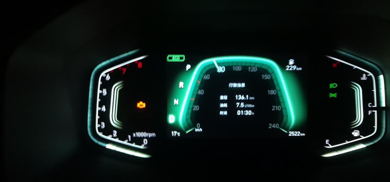 现代ix35 新款新提高速行驶中2500公里发动机故障灯突然亮了，发动机异响不连贯，强弱强弱，嗡嗡的！这他妈闹心，新车！