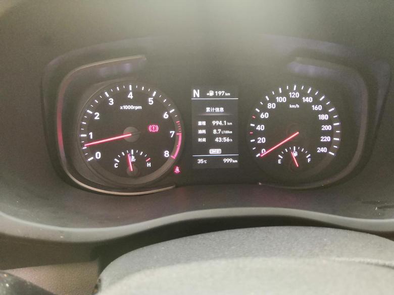 现代ix35 今天刚刚好一个月，跑了999公里了。基本上都是开空调，长沙这天气火热的狠。高速市内五五开吧。