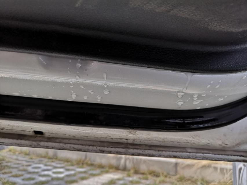 现代ix35 主驾驶门这个塑料板漏水，是哪的问题