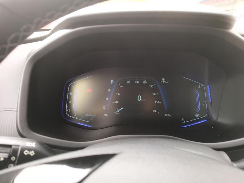 现代ix35 这个屏幕亮度，怎么调整啊。前天好好的，今天开车，感觉屏幕就很暗了！