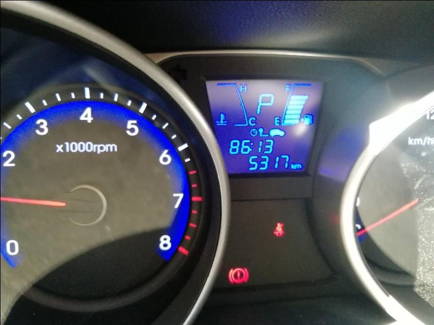 现代ix35 请问各位高手们，蓝色显示屏里显示的那个小车图标是什么意思？