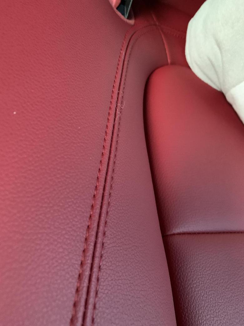 捷豹xel 后排座椅经常有丝绸跑出来。是只有我这样吗？