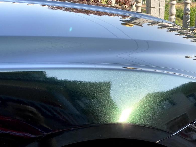 捷豹xel 我的原厂是蓝色的，贴的祖母石绿改色膜，车窗，中网都是贴黑的
