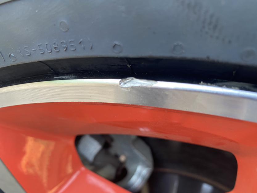领克06 这个程度的轮毂划伤需不需要修复呀，应该不会影响轮胎气密性吧？