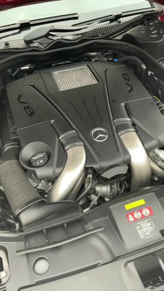 奔驰cls 提16款Cls550，再给自己充充电。4.7V8双涡轮增压，配9AT变速箱。285/30R19轮胎。