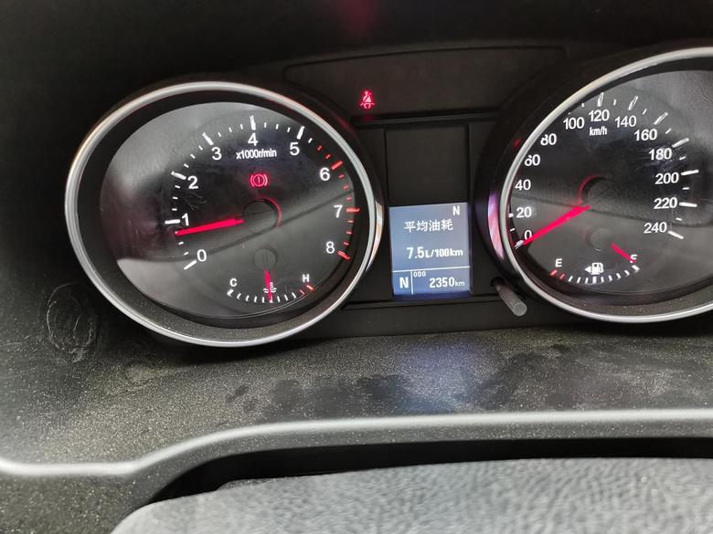 哈弗M6表显油耗和实际油耗表相差有点大，表7.5实际油耗8.5至9.0开空调油耗比不开多1.0个油左右，自身用车感受不喜吻喷！