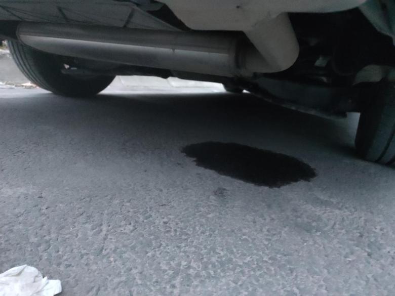 福克斯 车停一会儿排气管下面有水迹，这是什么原因，最近才出现的