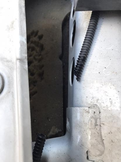 请问福克斯stline副驾那边车轮上面的这款海绵哪里可以买，因为老鼠咬断水管，才发现这块海绵这么脏