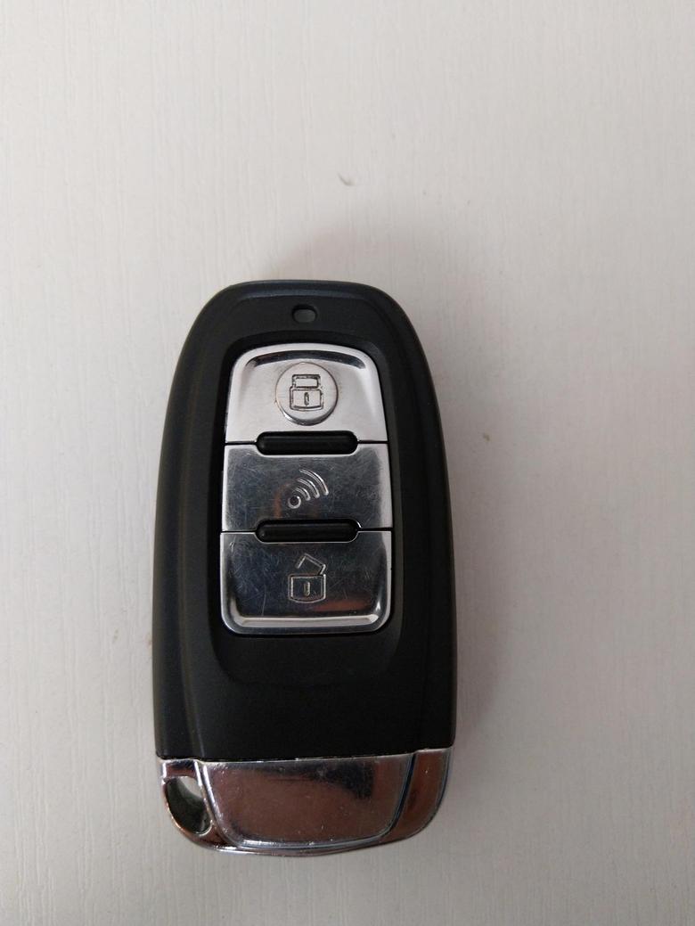 请教福克斯车友，这个遥控钥匙，中间这个钮是干嘛用的？