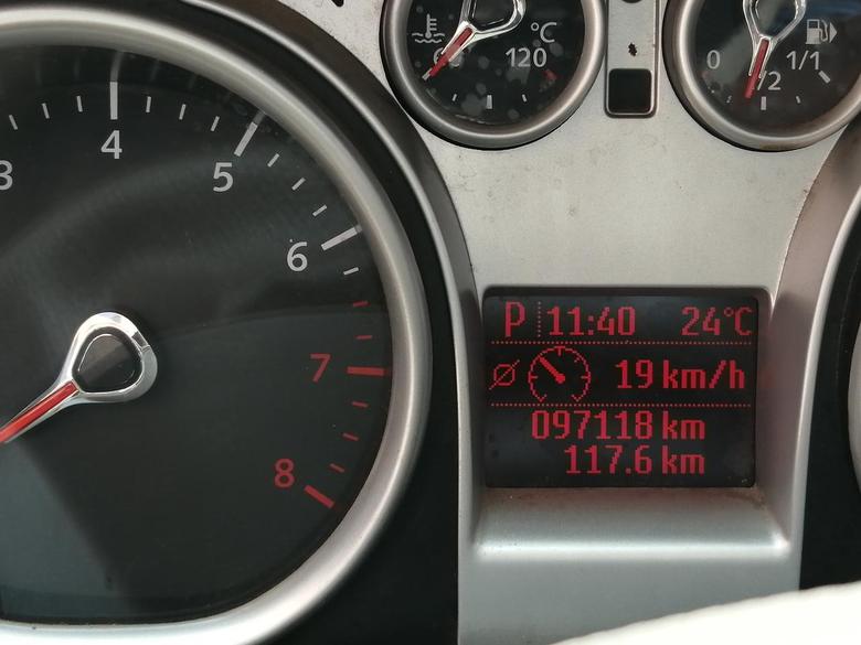 各位师傅，2012年经典三厢1.8自动福克斯仪表盘有没有实时油耗显示功能，仪表盘显示19km/h什么意思