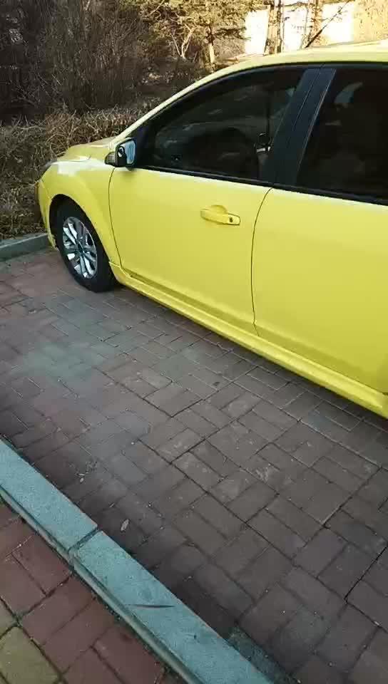 福克斯 黄色车漆很显温柔