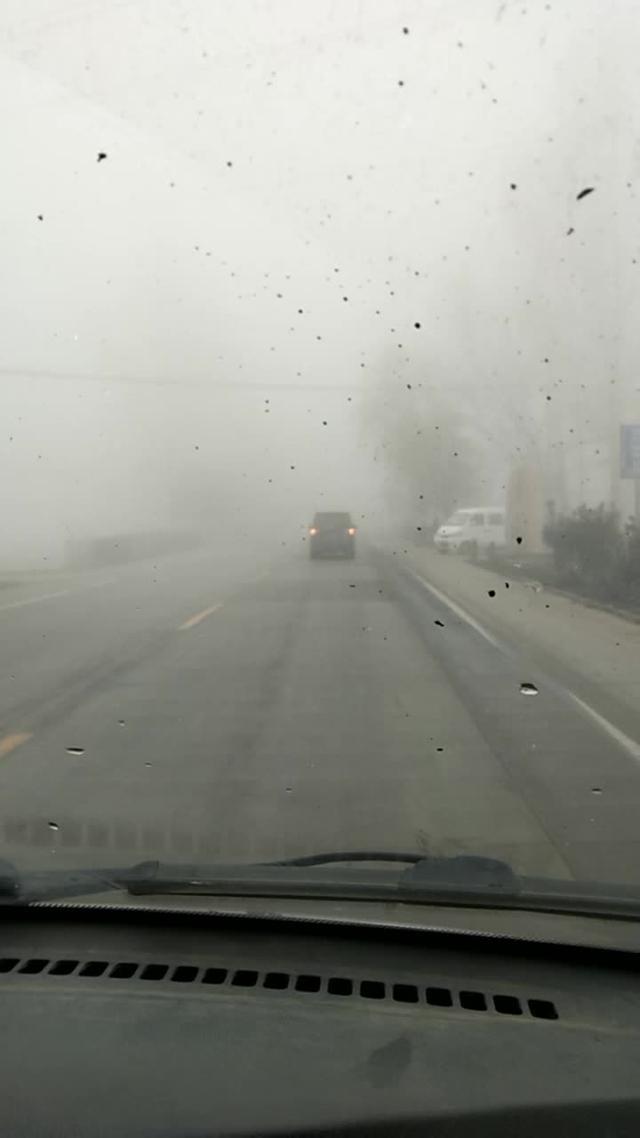 福克斯 雾霾太大，开车一定要小心点