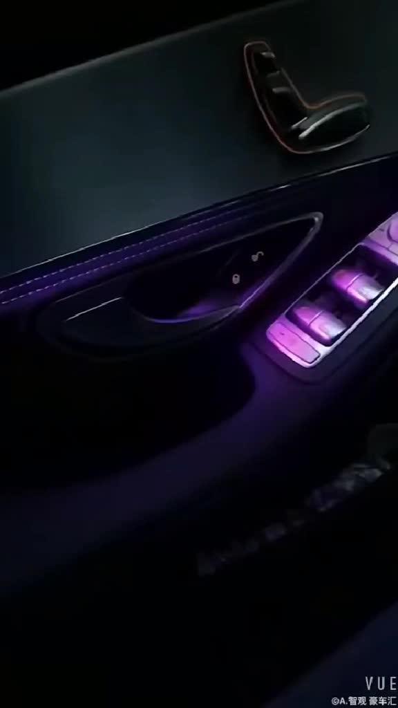 福克斯 奔驰C809原厂控制64色氛围灯，这有没有很香艳，适合和女票约会开。