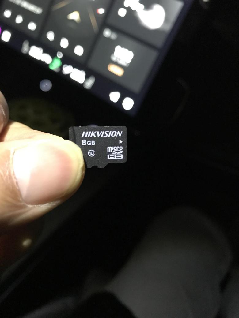 领克05行车记录仪配的SD卡，容量只有8GB！也太抠门了！我怀疑是不是被换了。求解大家的是多少？