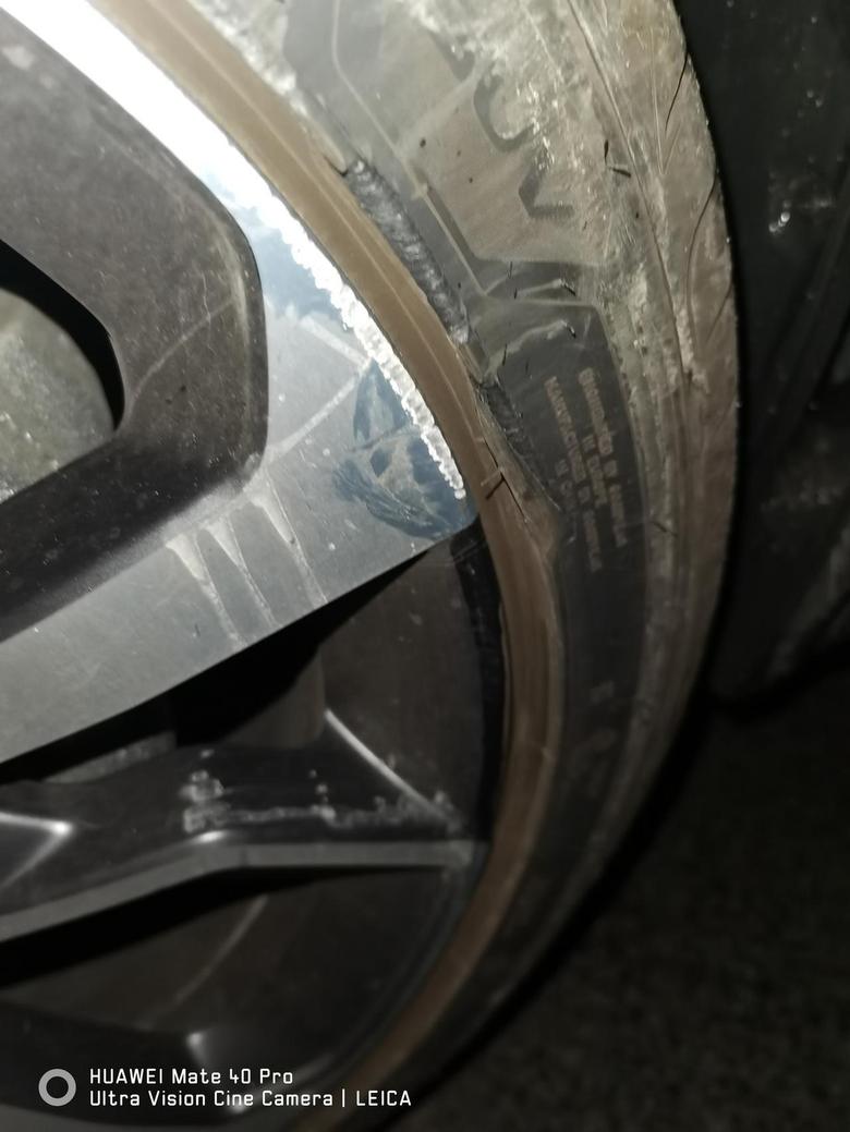 领克05 今晚不小心蹭到马路牙子，轮毂跟轮胎均破损了，问一下懂行的老哥，换一套轮毂加轮胎需要多少钱？谢谢。