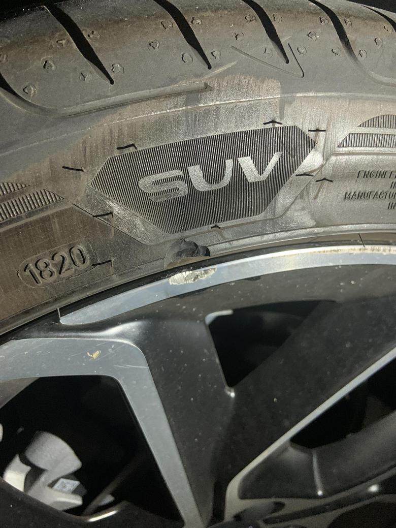 领克05 右后轮轮胎靠近轮毂地方磕掉了一小块，问题严重吗？