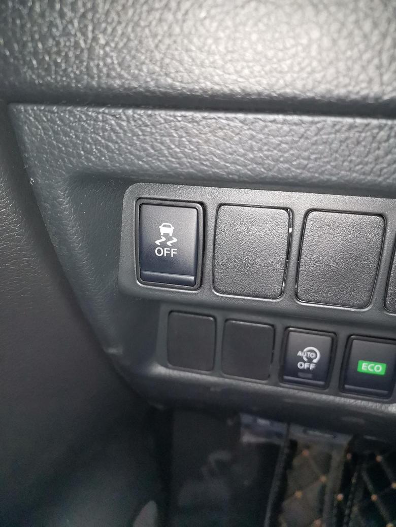 奇骏 各位车友：这三个按键各有什么用啊？