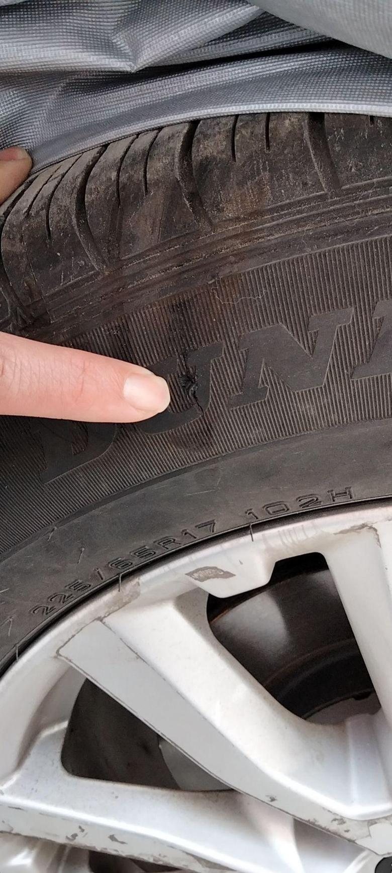 四个月的奇骏轮胎侧面刮了一点还能用吗？