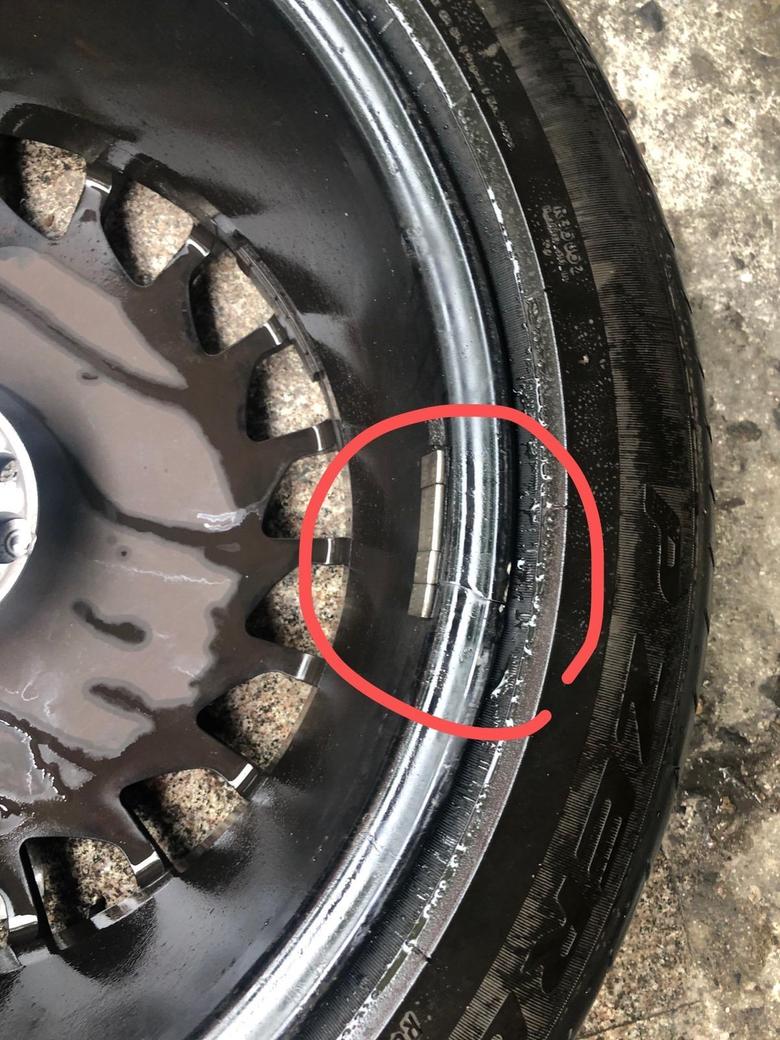 迈巴赫s级 锻造钢圈裂开了轮胎店说没有货，让我换一套，是不是真的！？