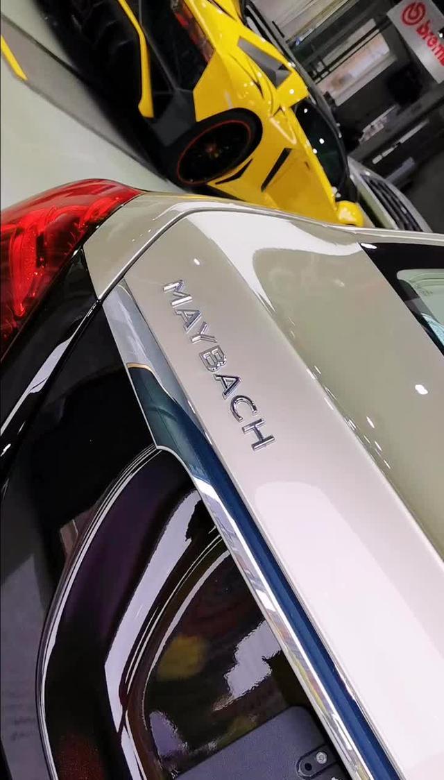 迈巴赫s级 奔驰顶级迈巴赫S680双拼色订制版