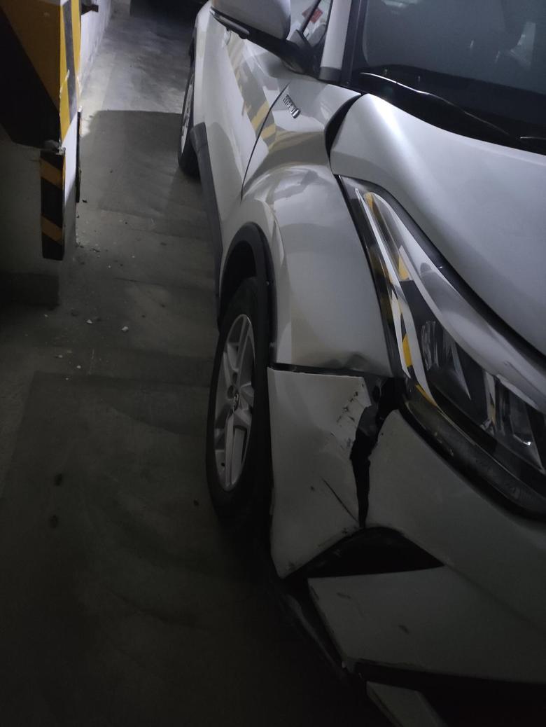 丰田c hr 自己在小区地下停车场停车车子右边碰到柱子了，这情况是报保险还是自己私下修划算？