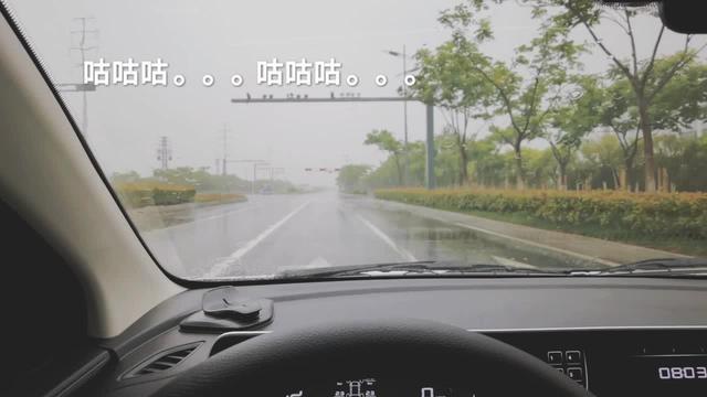 奔奔e star ODO里程1千，第一次在大雨中行驶，雨刮器声音让人心躁，车行驶噪声还大