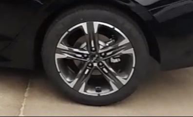 k5凯酷 这两种轮毂是买的时候选装的还是随机的或者说是什么配置给什么轮毂的？