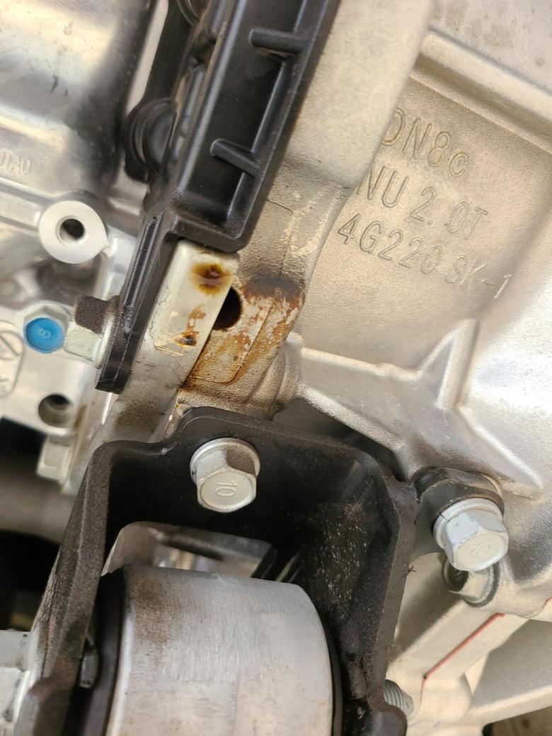 k5凯酷 有没有车友发现变数箱和发动机连接处有油的4s解释说是飞轮防锈油多发各位车主有没有发现的