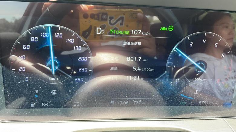 k5凯酷 最满意的是这高速上的油耗表现不错，一箱油全程高速，900公里，全程开了空调