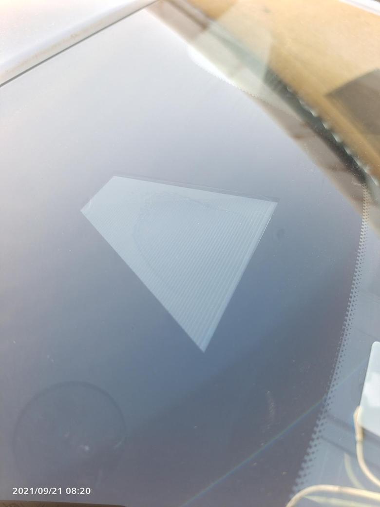 领克01，21款前挡风玻璃上有个前置摄像头里面有水印，起雾影响正常使用，这个正常吗，回事运损车或者是旧车