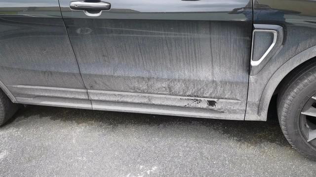 领克01 提车半月，车门饰板缝隙大，各位车友，有类似问题吗？