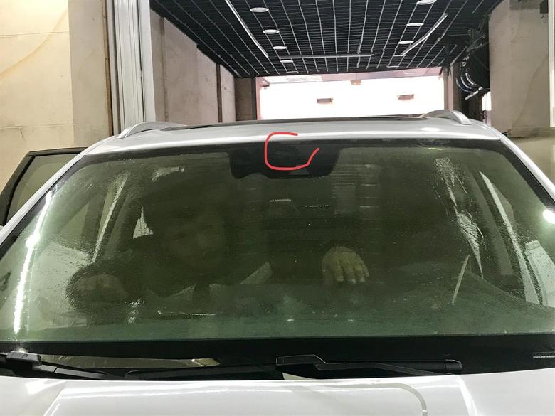 车友们宋pro这款车挡风玻璃上的那个对外摄像头是干什么用的，行车记录仪吗？但是在设置里面找不到有关它的用途