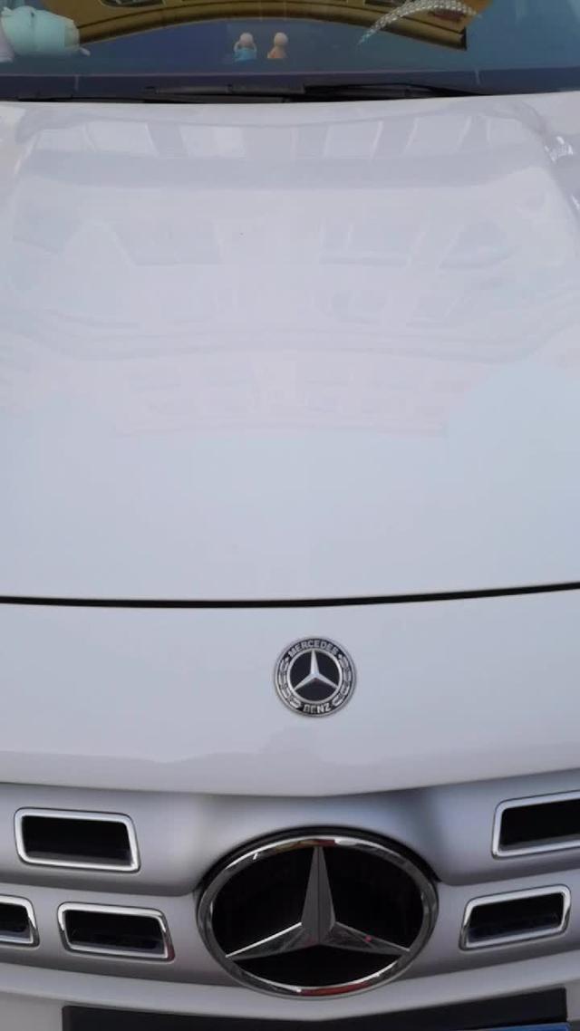 奔驰gla 豪华的奔驰汽车，选择白的颜色非常漂亮。