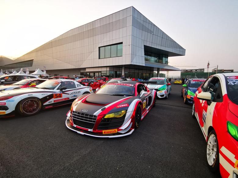 奥迪r8 周末来天津V1赛车场参加CEC国内最高级别耐力锦标赛