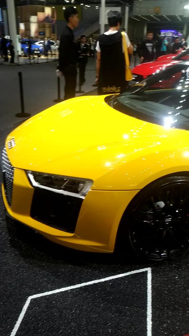 广州国际车展现场活捉一只黄色奥迪R8