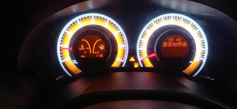 比亚迪f3 .手动超值，加了100块钱的油，跑了120公里左右就提示“请添加燃油”。不是在高速上跑的。油耗太大了吧？百公里油耗应该是5.9啊