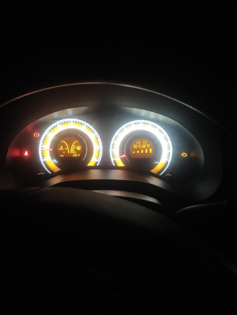 比亚迪f3 新车跑了300多公里，发动机灯突然亮了，什么情况