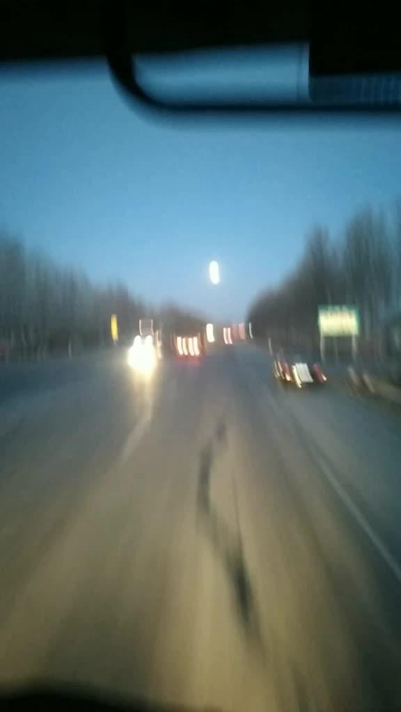 比亚迪f3 离家越来越近了，月亮好圆啊