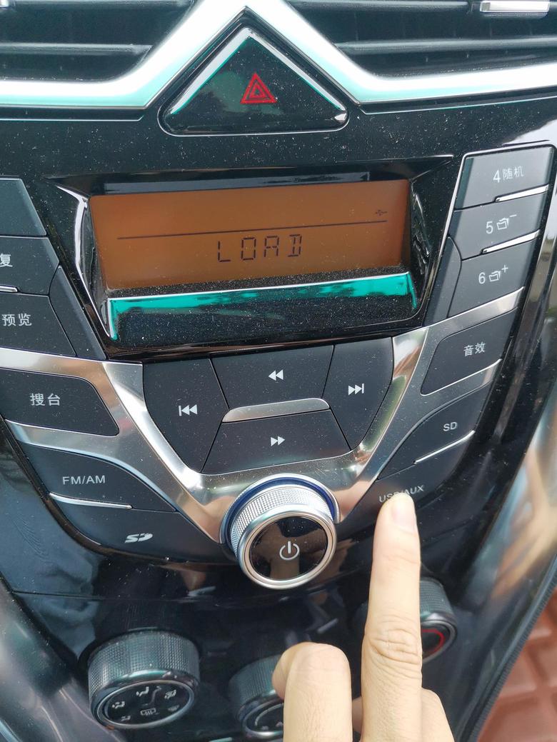 比亚迪f3 用数据线连接手机和车上USB，车上不能播放音乐。只能充电。