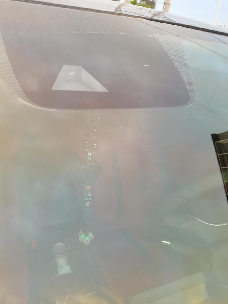 21款奕炫追梦骑士版，前挡风玻璃上有一个摄像头是起什么作用的？是不是行车记录仪？