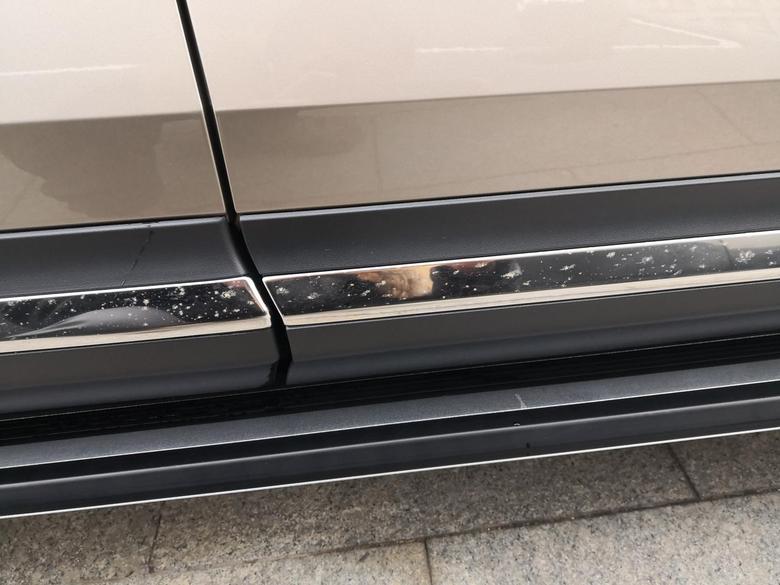 新买的柯迪亚克还不到一个月，车门边的镀铬亮条出现锈迹，特别烦人，有同样问题的车友吗？