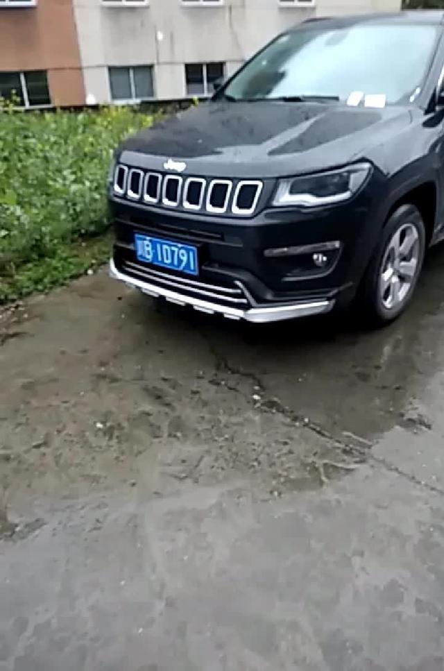 指南者 分享一个广汽菲克jeep雨中小视频