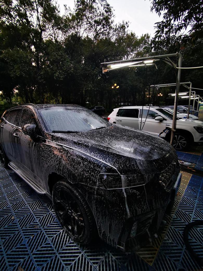 魏牌 vv7 大年初二自助洗车，年前下了两天大雨把年前洗好的车都弄脏了，100元洗一次贵！自助洗车10元搞掂