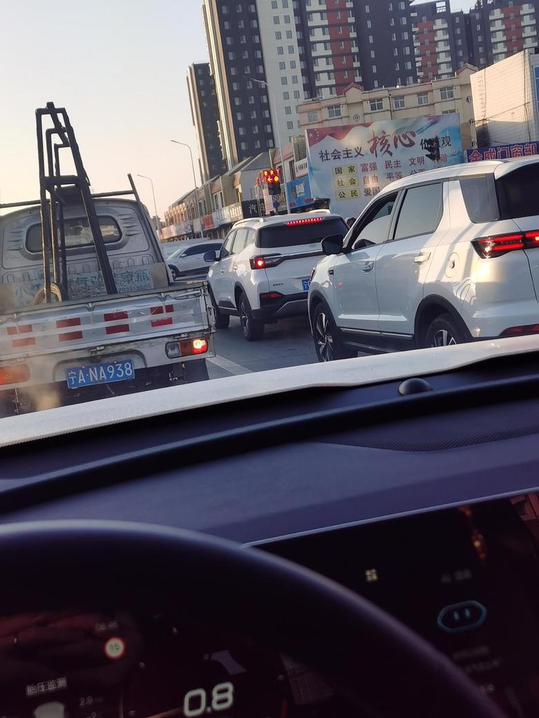 今天发现北京X7一个毛病远程启动的时候，全车应该都是锁着的，但后尾箱门可以打开，其他门都锁着的。感觉这样很不安全，你们北京x7是这样吗？