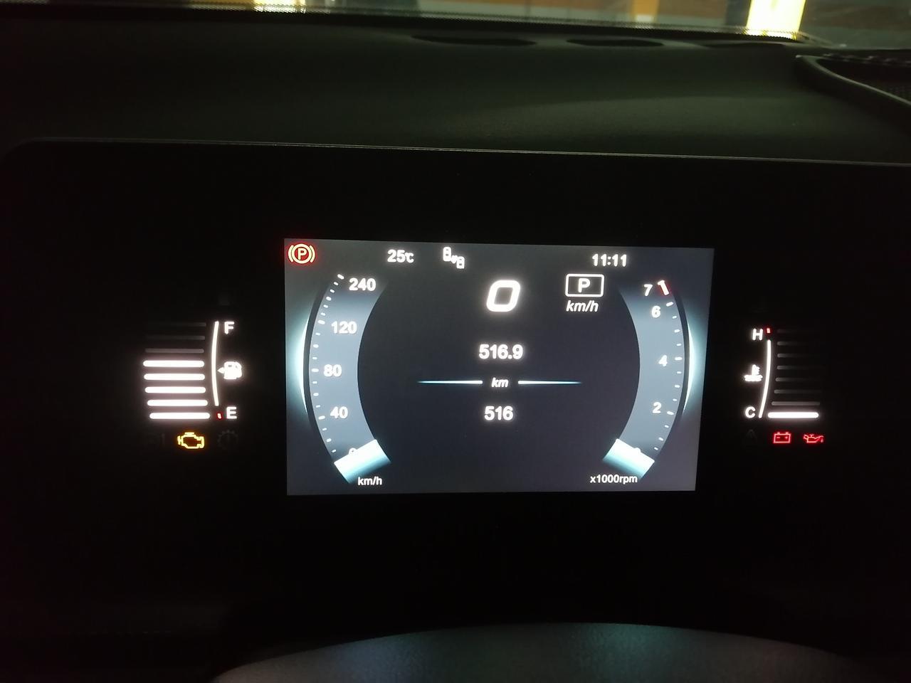 北京x7 通电后没有启动车辆这三个灯亮是什么意思？启动车辆后这三个灯就没有了。这种正常吗